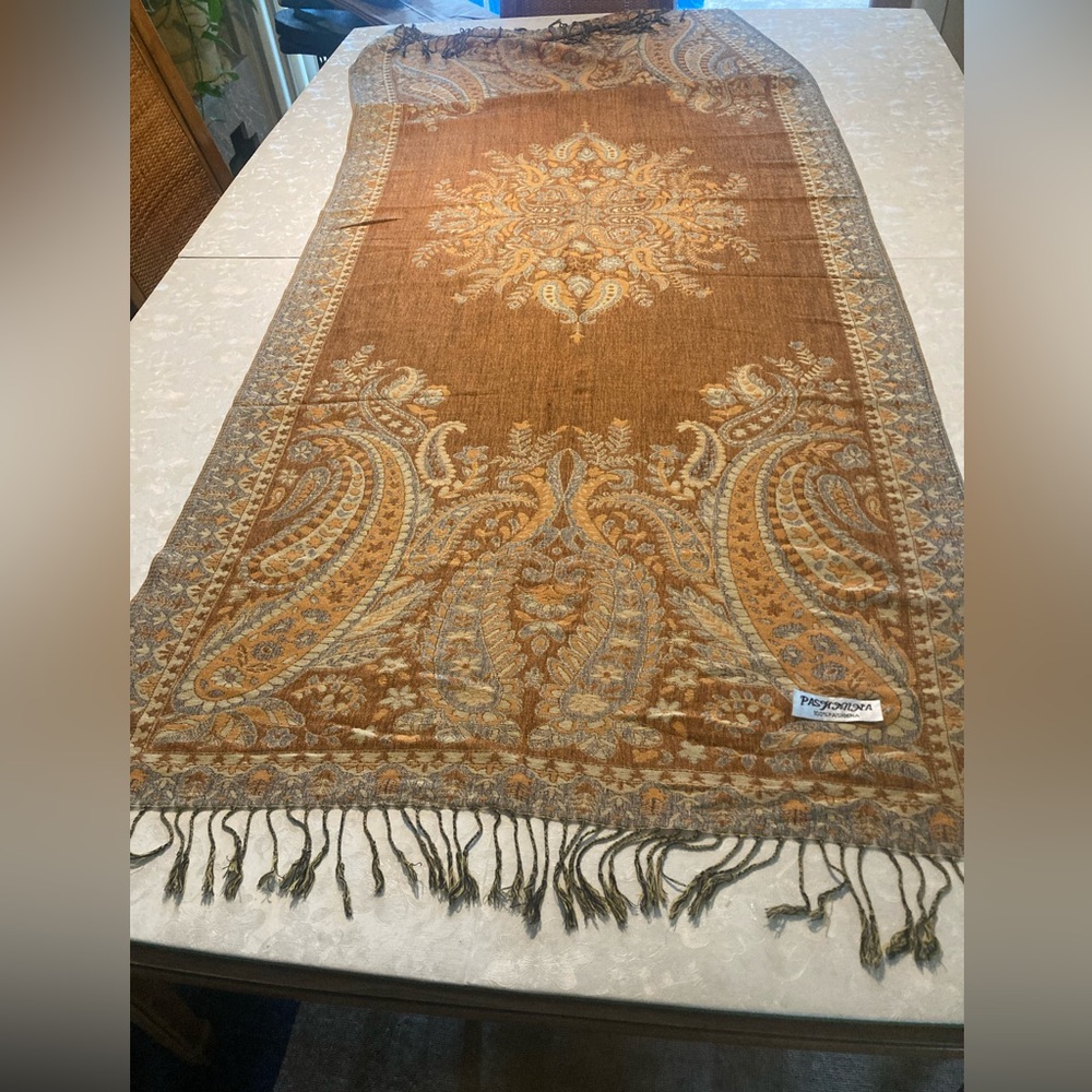Pashmina shawl w/fringe 28 x 64. GUC.